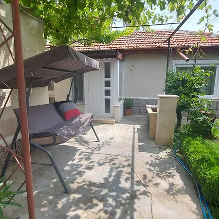 къща детелина Holiday home Balchik