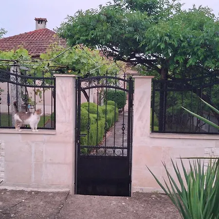 къща детелина Holiday home Balchik