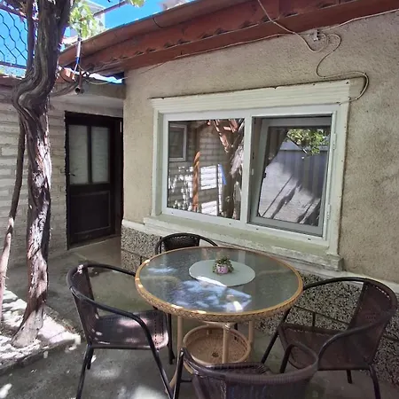 къща детелина Holiday home Balchik